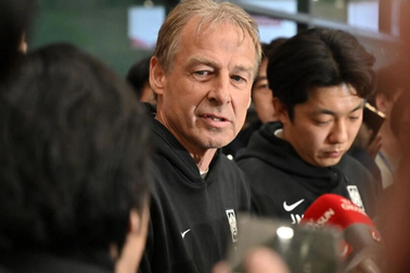 Bóng đá Hàn Quốc khó khăn trong việc tìm người thay HLV Klinsmann
