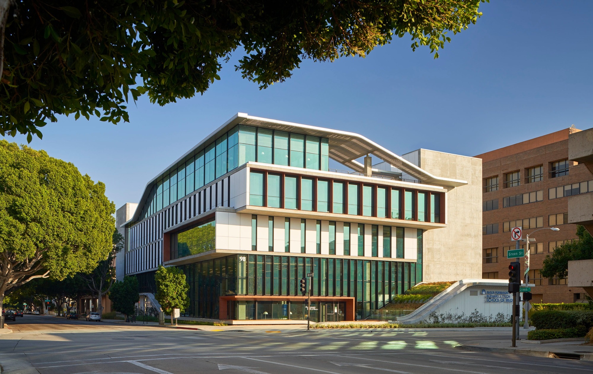 Universitățile americane oferă taxe de școlarizare gratuite și tratament special pentru studenții la medicină - 4 Những trường đại học Mỹ miễn học phí và dành biệt đãi cho sinh viên ngành y - 4