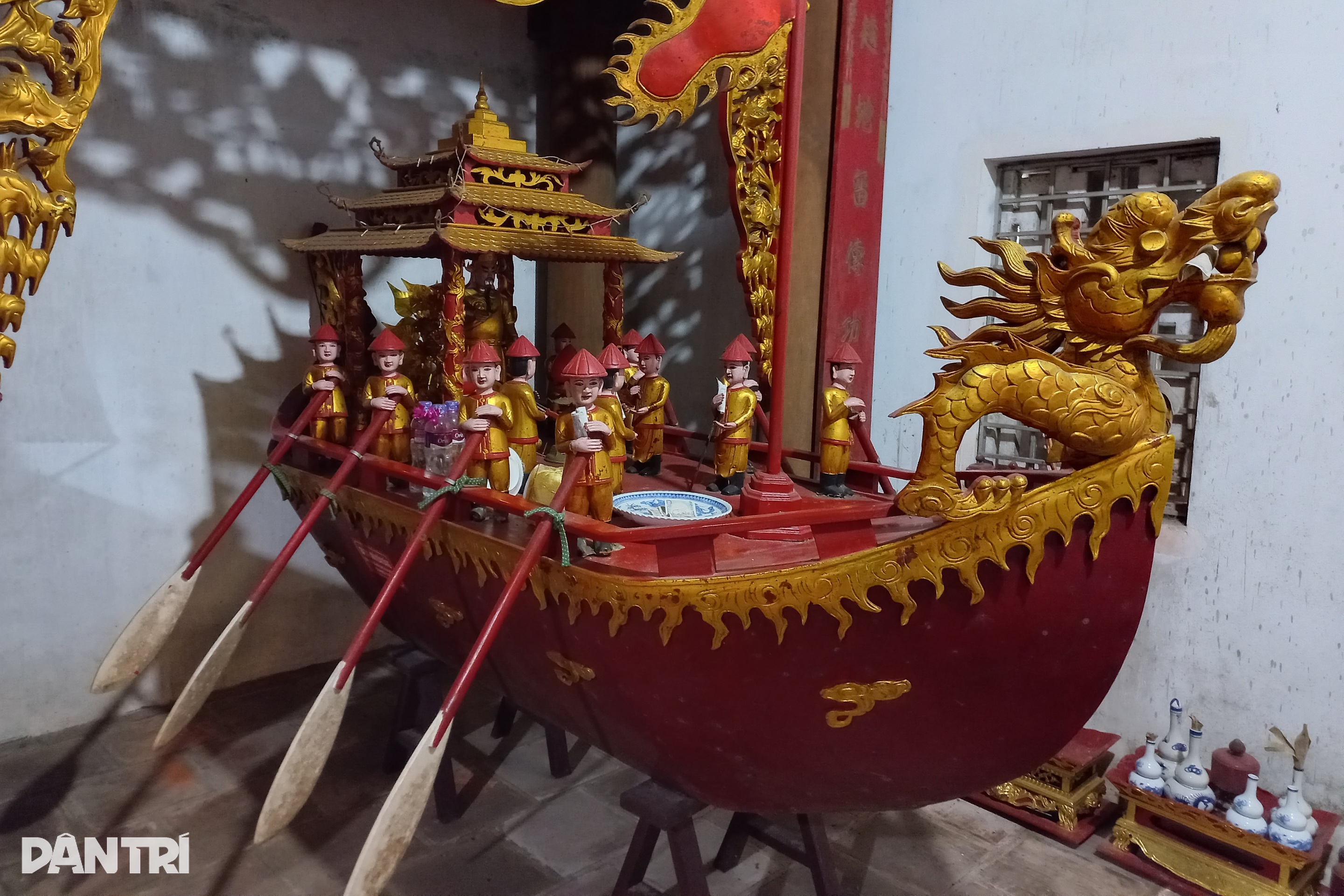 Bí ẩn ngôi mộ đá trong hậu cung đền thờ vị tướng đánh cướp biển - 5 Bí ẩn ngôi mộ đá trong hậu cung đền thờ vị tướng đánh cướp biển - 5