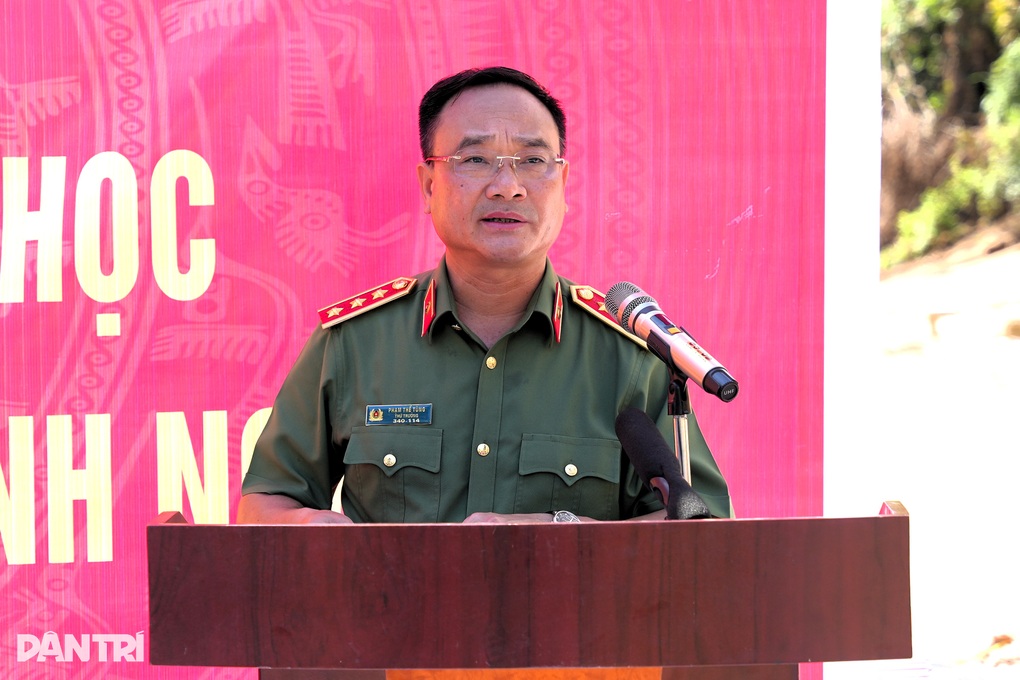 Phát động 40 ngày đêm dựng nhà, xây trường cho vùng lũ Nghệ An - 1 Phát động 40 ngày đêm dựng nhà, xây trường cho vùng lũ Nghệ An - 1