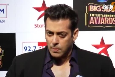Salman Khan dự lễ trao giải tại Ấn Độ