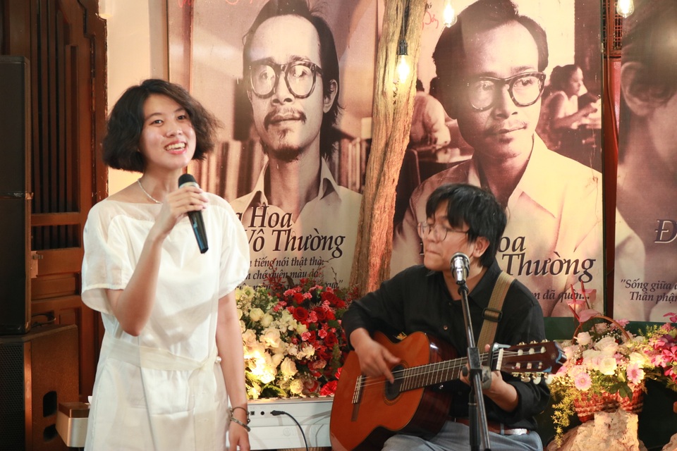 Trần Lực bồi hồi khi từ Hà Nội vào thắp nhang cho cố nhạc sĩ Trịnh Công Sơn - 4 Trần Lực bồi hồi khi từ Hà Nội vào thắp nhang cho cố nhạc sĩ Trịnh Công Sơn - 4