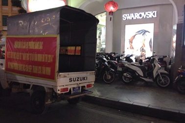 Bãi trông xe máy đắt "giật mình" ở phố cổ Hà Nội