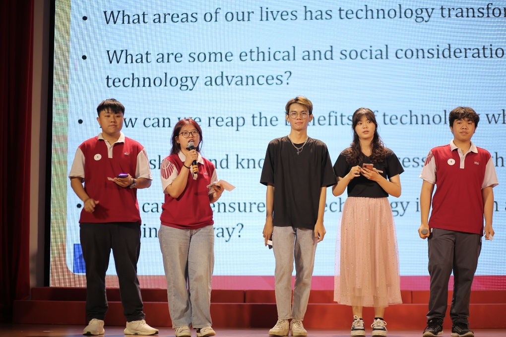 Đại học Quốc tế Hồng Bàng tặng khóa học IELTS cho tân sinh viên - 2 Đại học Quốc tế Hồng Bàng tặng khóa học IELTS cho tân sinh viên - 2