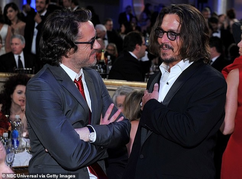 Johnny Depp was embarrassed when congratulating Robert Downey Jr. won an Oscar - 2