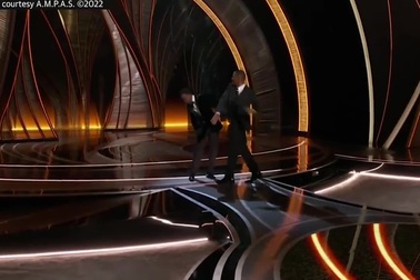 Will Smith tát Chris Rock tại lễ trao giải Oscar 2022