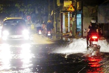 Triều cường dâng cao, lao đao vì nước