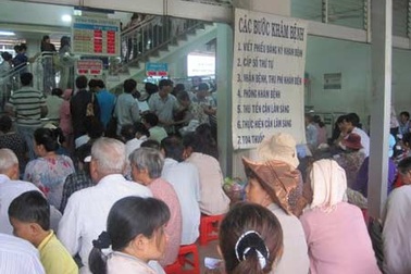 Rút ngắn thời gian khám bệnh còn 2-4 tiếng: Không kham nổi!