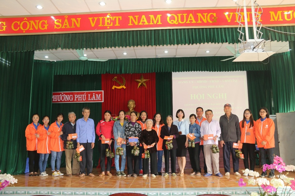 Tấm bánh nghĩa tình đặc biệt của sinh viên dành tới các hoàn cảnh khó khăn - 15 Tấm bánh nghĩa tình đặc biệt của sinh viên dành tới các hoàn cảnh khó khăn - 15