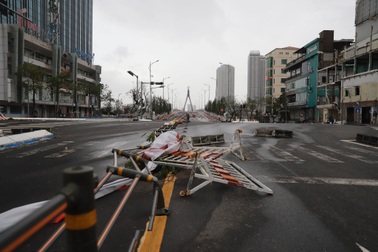 Bộ trưởng Bộ Nông nghiệp: Sức tàn phá của bão số 9 rất lớn