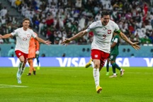 Lewandowski tỏa sáng, Ba Lan đánh bại Saudi Arabia