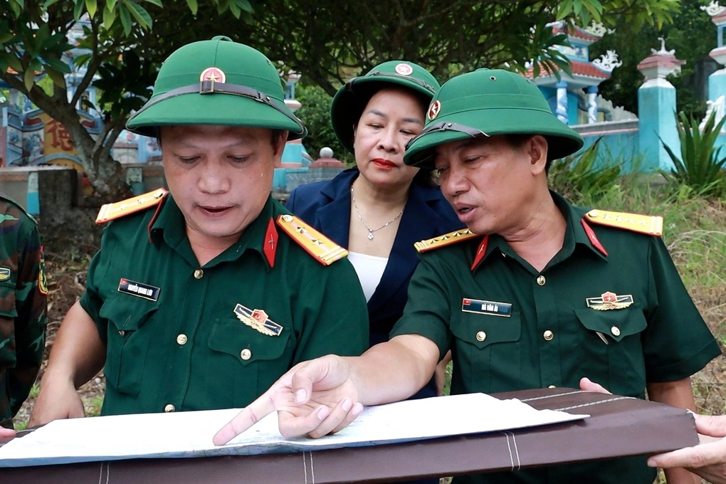 Khảo sát khu vực nghi chôn cất khoảng 140 liệt sĩ tại đèo Phước Tượng - 1 Khảo sát khu vực nghi chôn cất khoảng 140 liệt sĩ tại đèo Phước Tượng - 1
