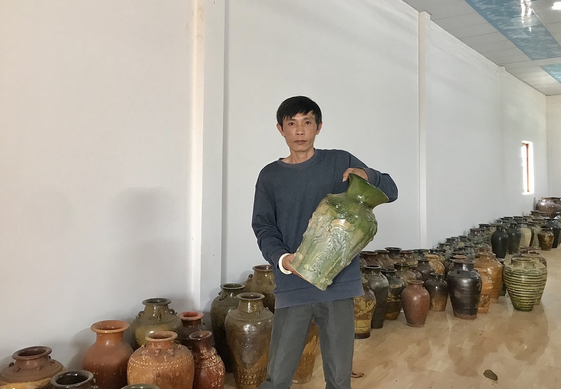 Người đàn ông Gia Lai sở hữu kho báu với hơn 18 nghìn cổ vật quý giá - 5 Người đàn ông Gia Lai sở hữu kho báu với hơn 18 nghìn cổ vật quý giá - 5