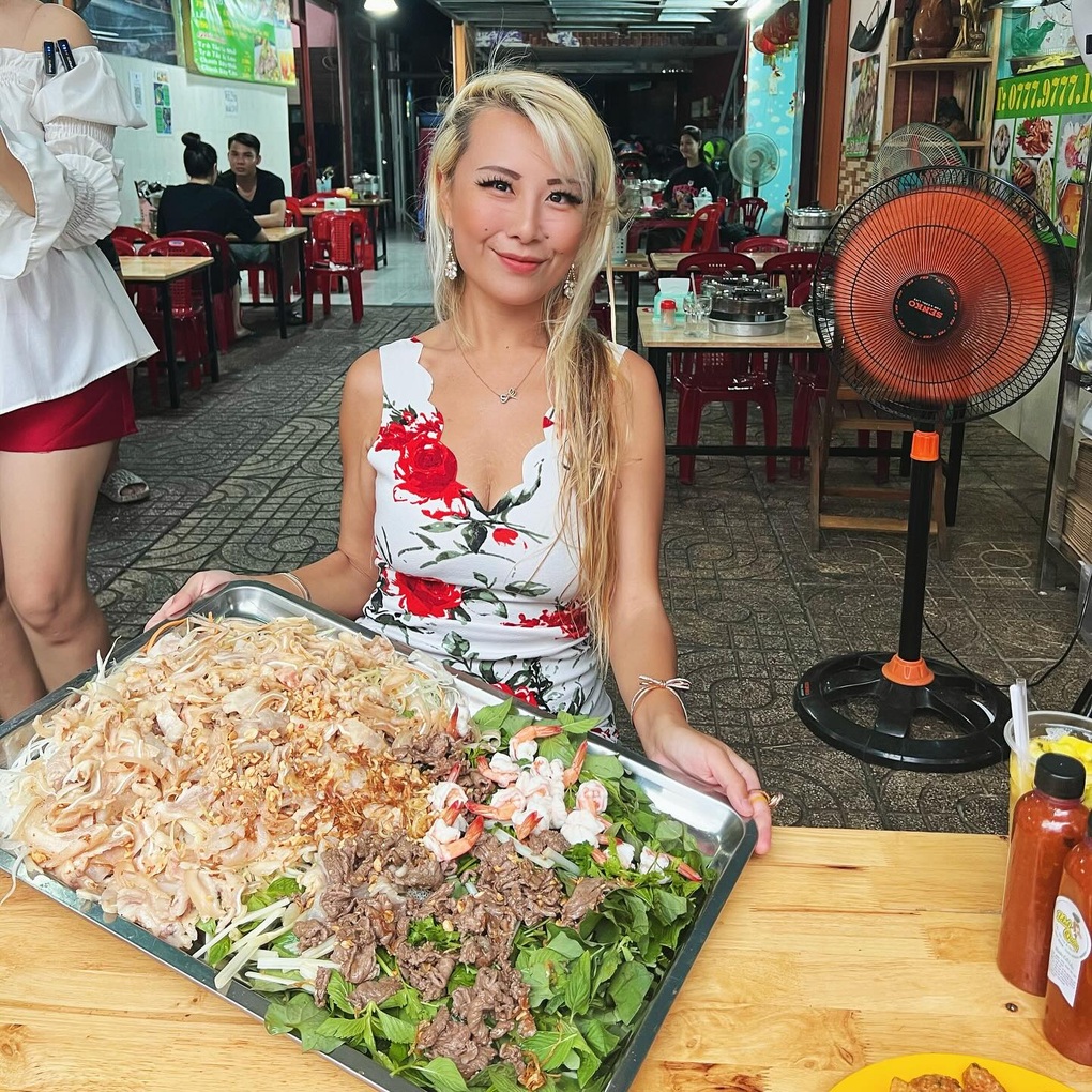 Nghề độc lạ: Thánh ăn chuyên tham gia các thử thách siêu to khổng lồ - 1 Nghề độc lạ: Thánh ăn chuyên tham gia các thử thách siêu to khổng lồ - 1