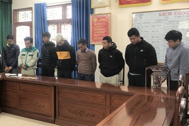 Bắt quả tang 8 đối tượng đánh bạc tại trụ sở công ty