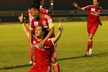 Kesley qua mặt Công Vinh, giữ kỷ lục ghi bàn tại Việt Nam?