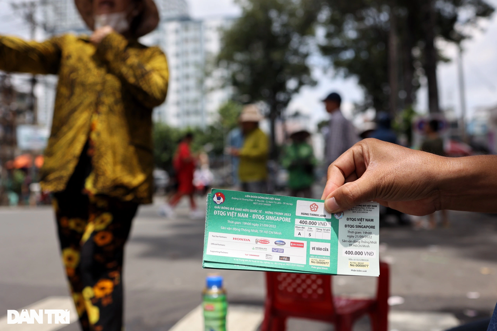Vé xem trận Việt Nam - Singapore: Ngày buồn cho dân phe - 6 Vé xem trận Việt Nam - Singapore: Ngày buồn cho dân phe - 6