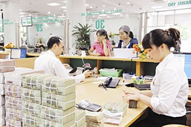 Hỏi “bác nhà băng” lợi ai, hại ai...