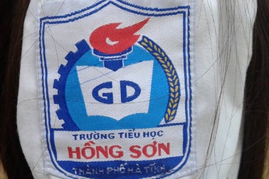 Học sinh mang phù hiệu sai suốt 3 năm học