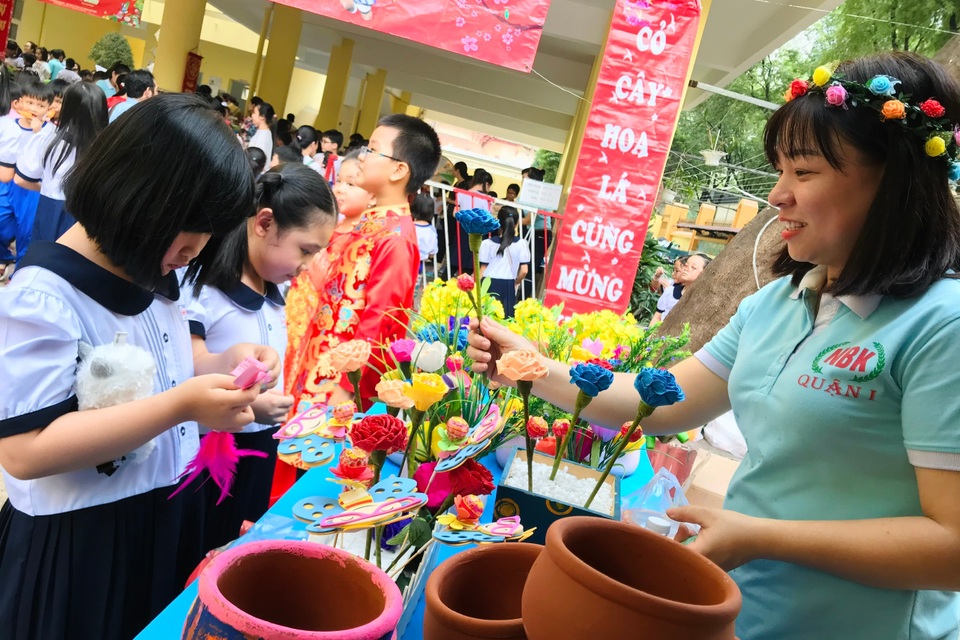 Nhạy cảm thưởng Tết giáo viên - 1 Nhạy cảm thưởng Tết giáo viên - 1