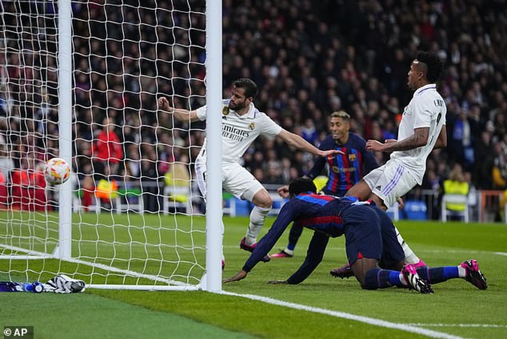 Militao phản lưới nhà, Real Madrid thua đau đớn Barcelona - 2 Militao phản lưới nhà, Real Madrid thua đau đớn Barcelona - 2