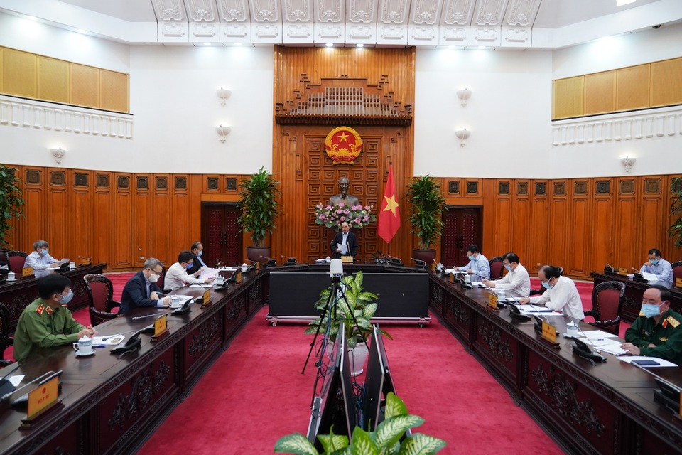 Thủ tướng chỉ đạo nên dừng việc đi lại, không tập trung quá 20 người - 1 Thủ tướng chỉ đạo nên dừng việc đi lại, không tập trung quá 20 người - 1