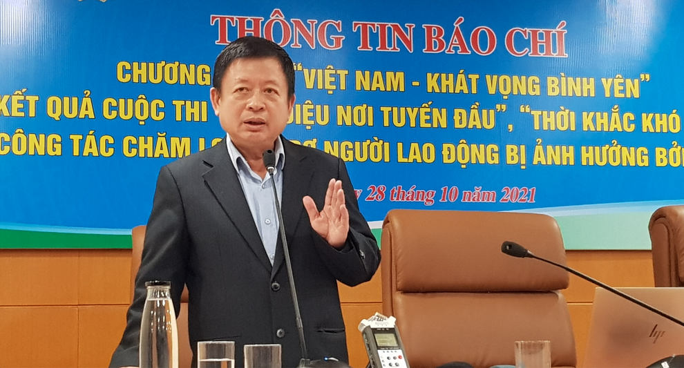Việt Nam - Khát vọng bình yên tôn vinh lực lượng tuyến đầu chống dịch - 2 Việt Nam - Khát vọng bình yên tôn vinh lực lượng tuyến đầu chống dịch - 2