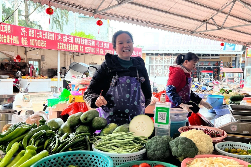 Dân tộc duy nhất ở Trung Quốc nói tiếng Việt, ăn nước mắm, đánh đàn bầu - 6 Dân tộc duy nhất ở Trung Quốc nói tiếng Việt, ăn nước mắm, đánh đàn bầu - 6