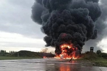 Ukraine đánh thẳng loạt sân bay Nga, chặn đòn tấn công khốc liệt