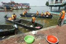 Ba Bộ cùng vào cuộc truy nguyên nhân cá Hồ Tây chết