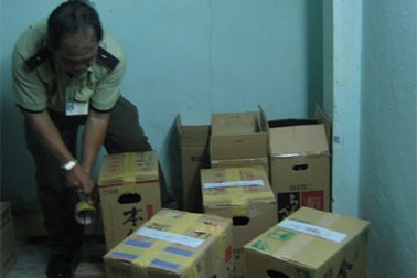 Lại phát hiện hơn 700 chai rượu ngoại nhập lậu