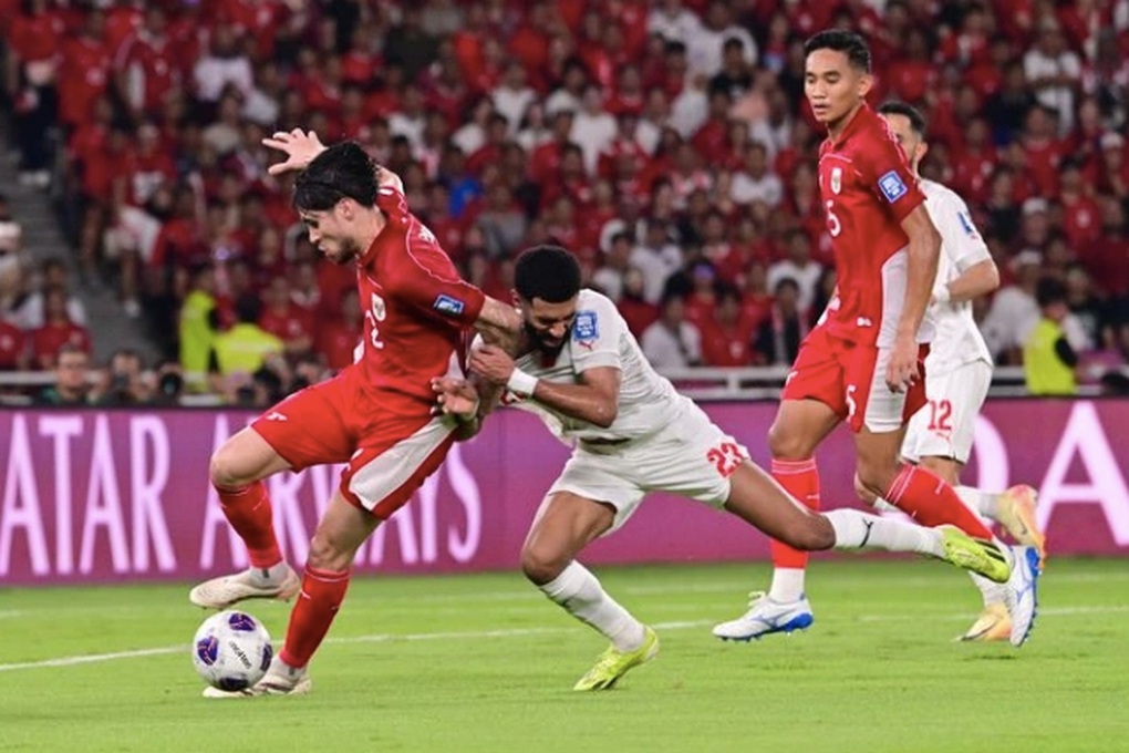 Cổ động viên Indonesia trong trận đấu với Bahrain
