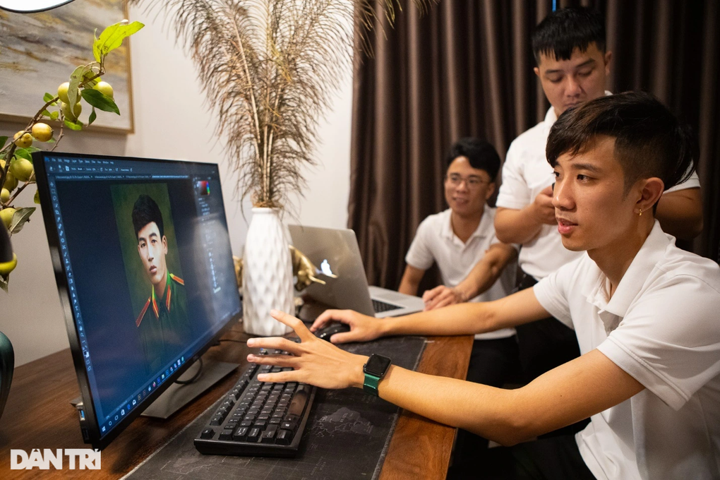 Những chàng trai ở Hà Nội xuyên đêm phục dựng hàng trăm bức ảnh liệt sĩ - 4 Những chàng trai ở Hà Nội xuyên đêm phục dựng hàng trăm bức ảnh liệt sĩ - 4