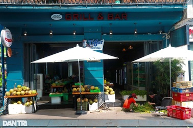 Quán bar, nhà hàng phố Tây Bùi Viện thành quầy bán rau củ, thịt cá