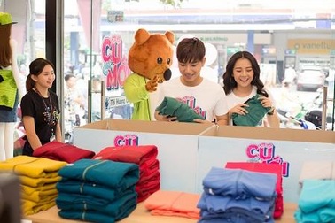 Juun Đăng Dũng và Hot girl Tam Triều Dâng tham gia ngày hội áo khoác