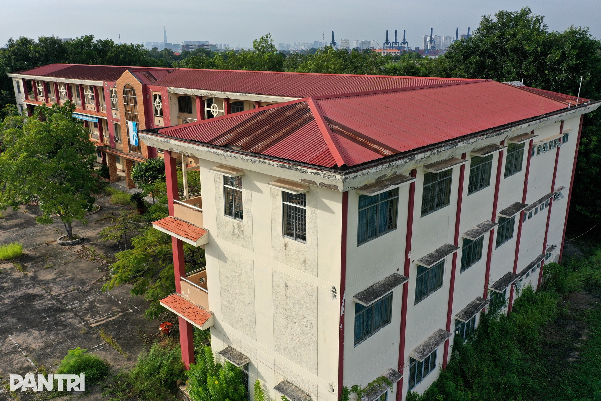 Trường học xây mới hơn 13 tỷ đồng hoạt động vài năm rồi bỏ hoang ở Đồng Nai - 3 Trường học xây mới hơn 13 tỷ đồng hoạt động vài năm rồi bỏ hoang ở Đồng Nai - 3
