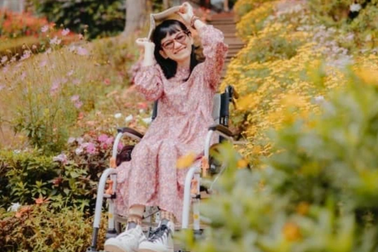 Đi Đà Lạt sau tai nạn ngồi xe lăn, cô gái bật khóc vì điều không ngờ tới