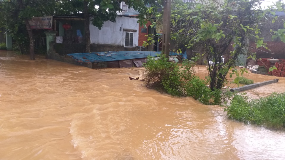 Đà Nẵng: Mưa xối xả, nhiều nơi ngập nặng - 6 Đà Nẵng: Mưa xối xả, nhiều nơi ngập nặng - 6