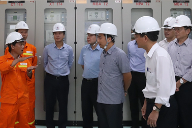 EVN kiểm tra công tác chuẩn bị ứng phó bão số 4