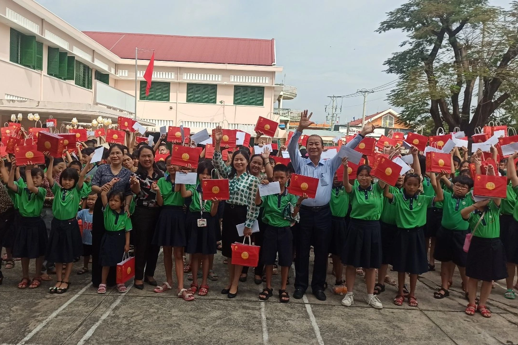 Mang tết Trung thu đến với 900 trẻ em ở 16 Cơ sở Bảo trợ xã hội - 2 Mang tết Trung thu đến với 900 trẻ em ở 16 Cơ sở Bảo trợ xã hội - 2