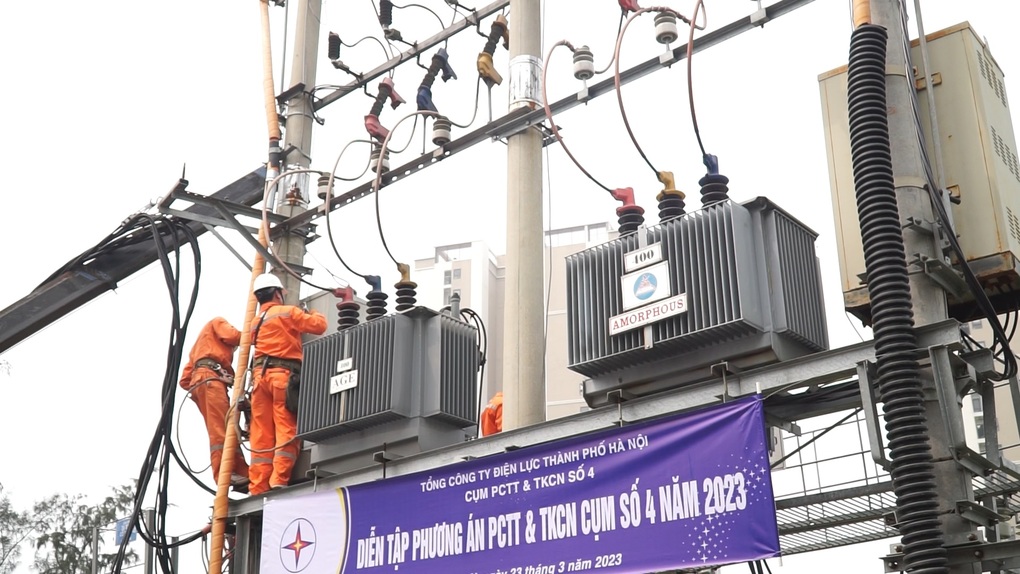 EVNHANOI đảm bảo an toàn cung ứng điện mùa mưa bão - 2 EVNHANOI đảm bảo an toàn cung ứng điện mùa mưa bão - 2