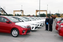 Xe nhập tắc đường về, ô tô mùa Tết tăng giá