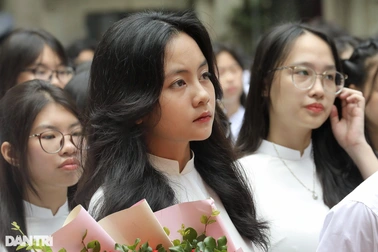 Lễ khai giảng ngắn gọn, vui tươi của trường THPT Việt Đức