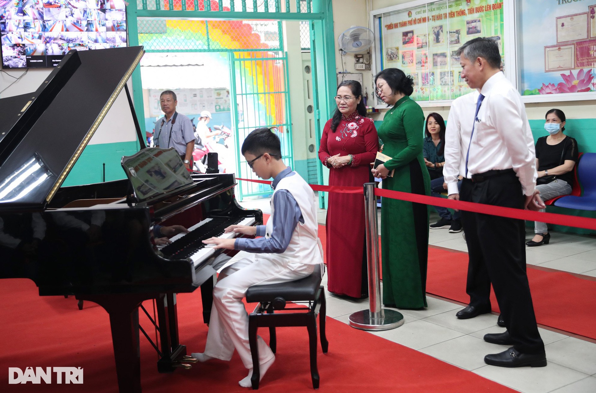 Hơn 1,7 triệu học sinh TPHCM hân hoan khai giảng năm học mới - 10 Hơn 1,7 triệu học sinh TPHCM hân hoan khai giảng năm học mới - 10