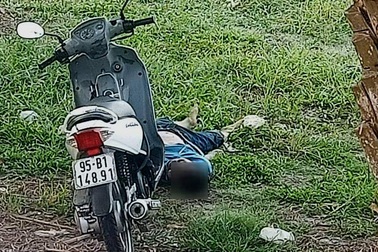 Bắt giữ một đối tượng liên quan đến người đàn ông chết nằm cạnh xe máy