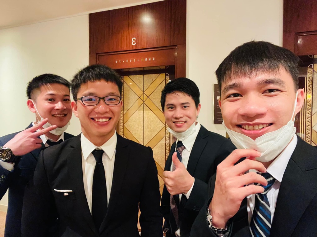 Người đàn ông Nhật rơm rớm xúc động khi chàng trai Việt đến nhà trả ví tiền - 3 Người đàn ông Nhật rơm rớm xúc động khi chàng trai Việt đến nhà trả ví tiền - 3