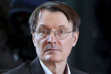 Bộ trưởng Đức bị cáo buộc nói dối để thăng tiến sự nghiệp