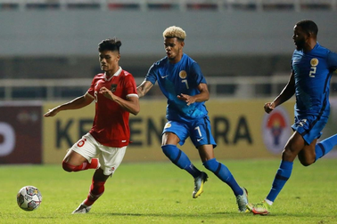 Cổ động viên Indonesia tấn công cầu thủ Curacao