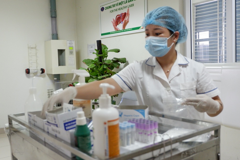 Rưng rưng cảm xúc ngày ra viện của gần 200 công dân về từ Ghi-nê Xích Đạo - 7 Rưng rưng cảm xúc ngày ra viện của gần 200 công dân về từ Ghi-nê Xích Đạo - 7