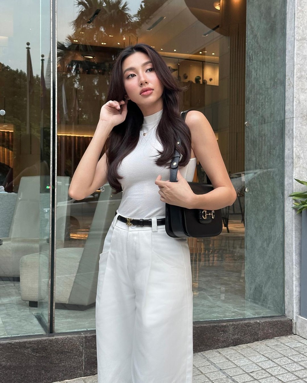 Hoa hậu Thùy Tiên phối đồ sang chảnh cùng túi xách hàng hiệu
